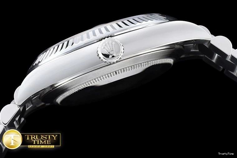 0203 RDD0206C – DayDate Trendsetting 670